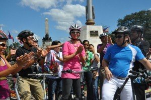 happy bike commuters at Luneta